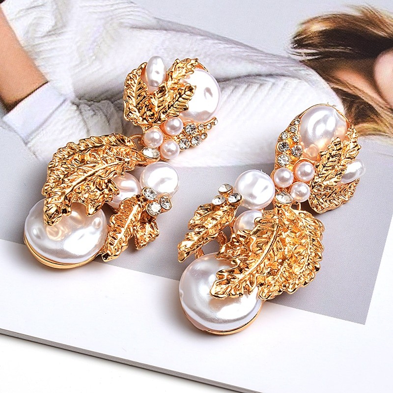 Wholesale New Hanging Simulated Pearl Flower-Shaped Drop Earrings Gold Color Pendientes Jewelry Accessories For Women