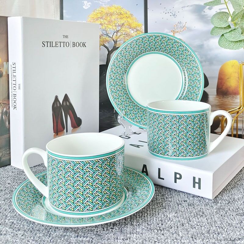 Luxury Coffee Cup Set Bone China Tea Cups and Saucer Sets Ceramic Mugs Fine Porcelain Wedding Decoration Drinkware Free Shippin